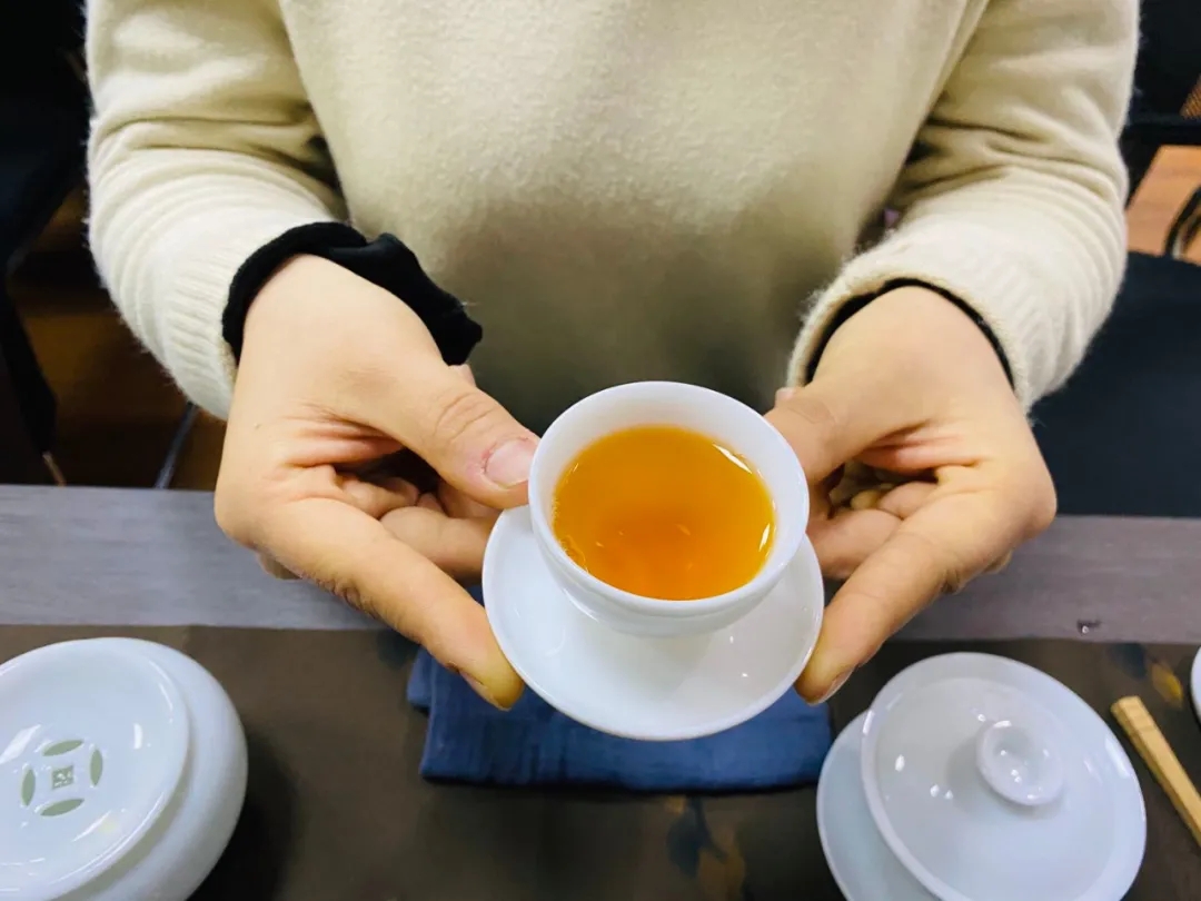女神節(jié)快樂！三月花盛，品茗人生。
