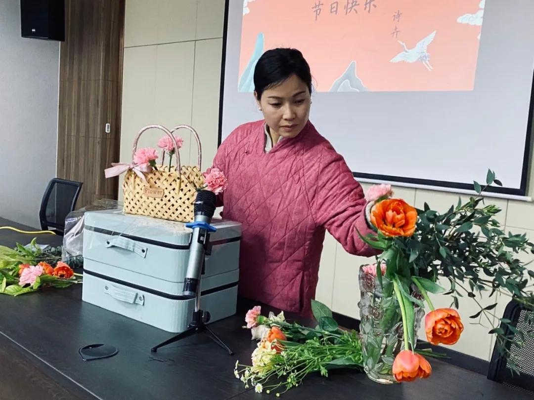女神節(jié)快樂！三月花盛，品茗人生。